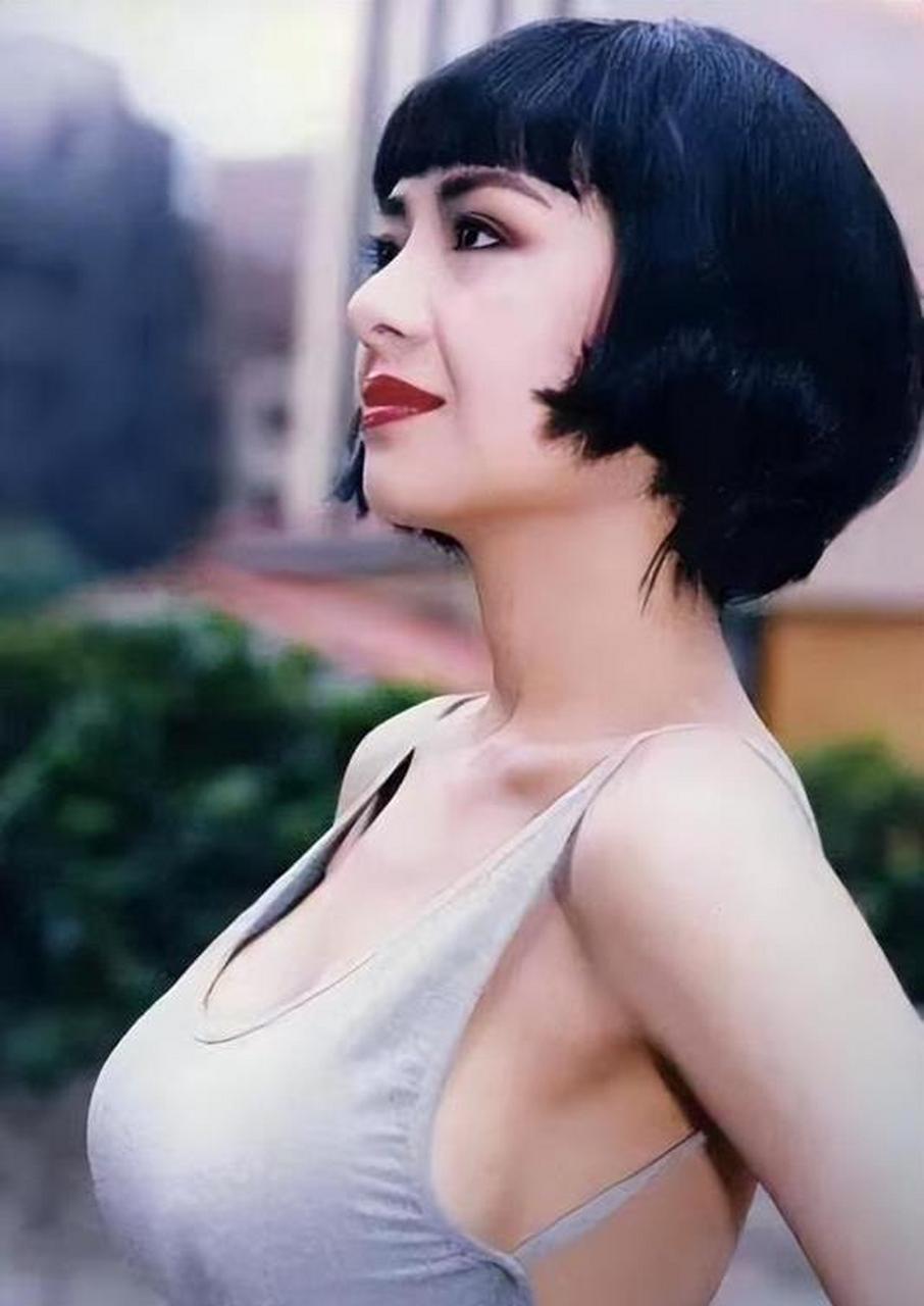 当年香港电影行业盛行之时,出了不少艳星皇后,她们个