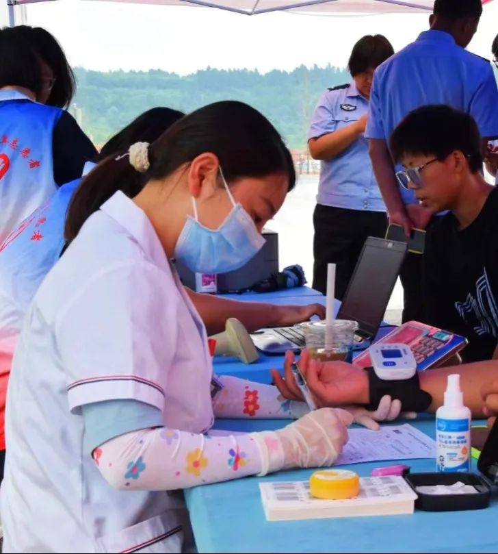 传递爱心 你我同行|学院开展无偿献血志愿活动