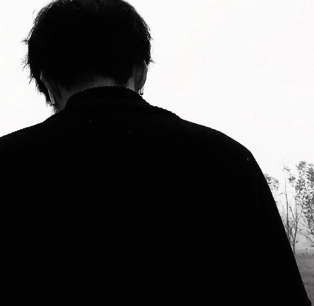 从男生头像看性格:自信与稳重的完美结合