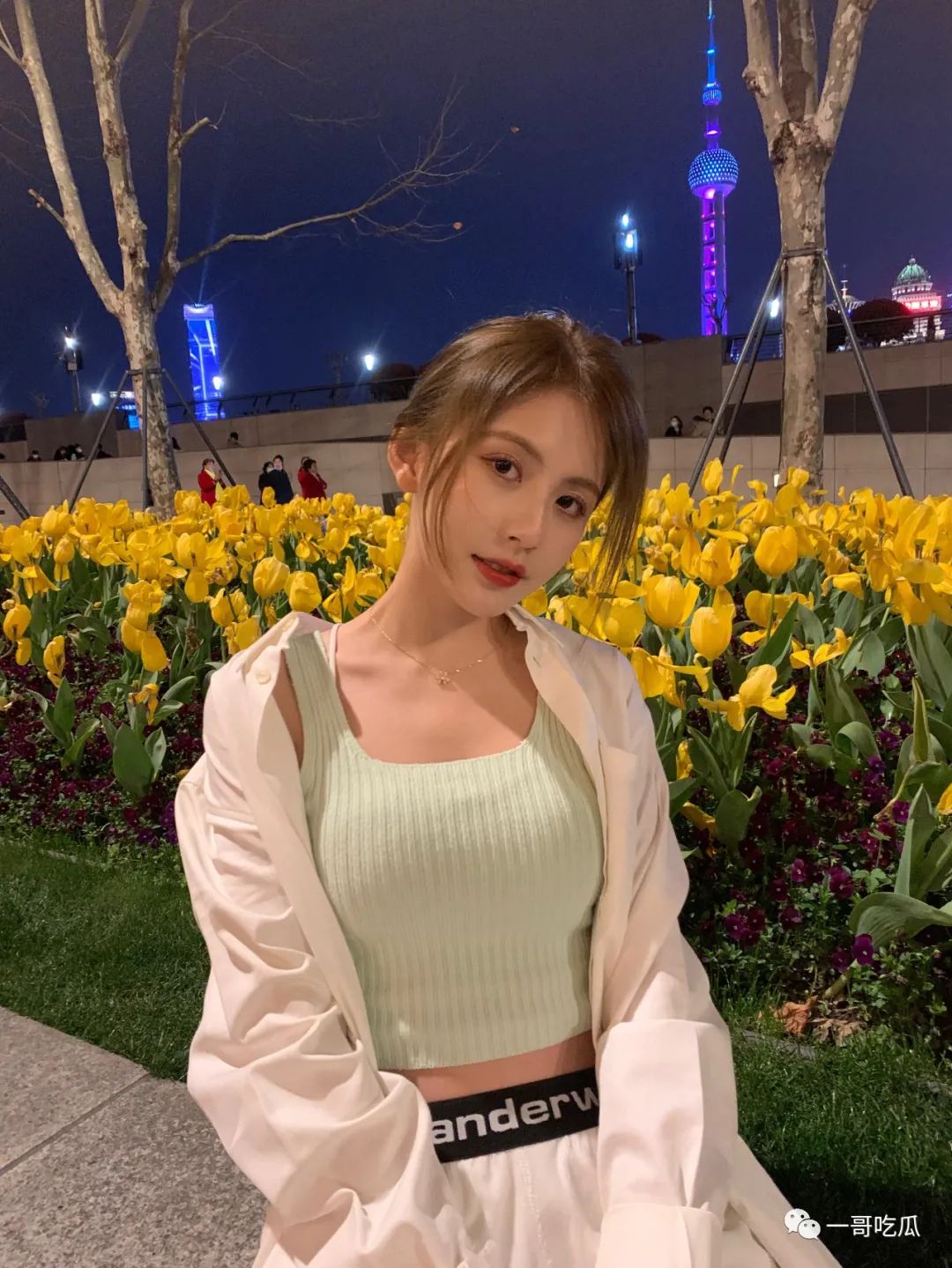 网红甜仇晒美照满脸甜蜜,确实养眼