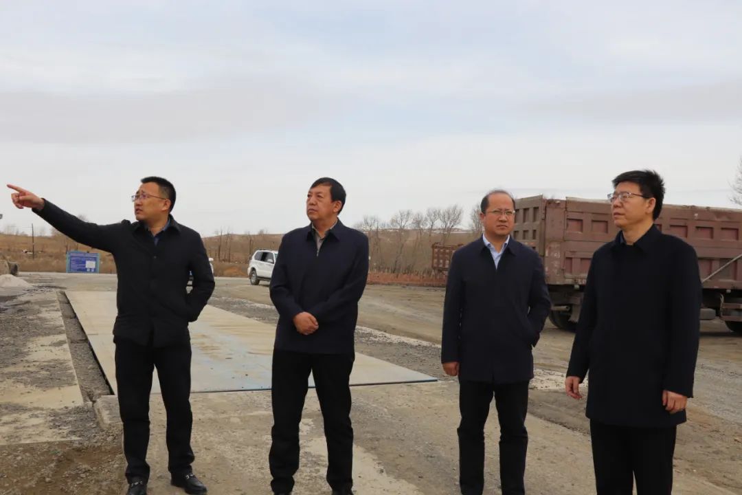 张建宾调研矿山地质环境恢复治理工作