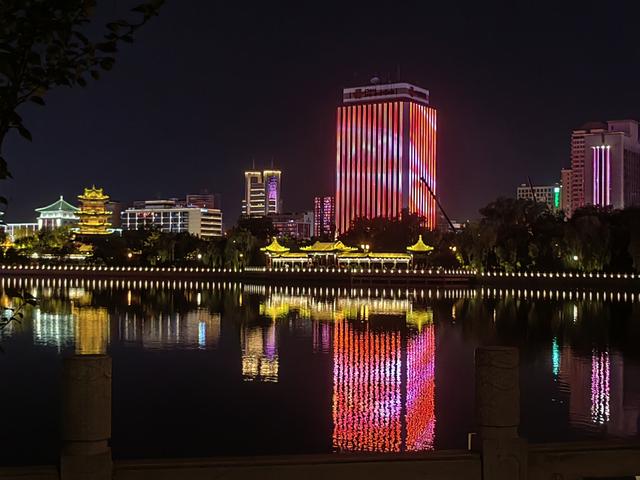 太原夜景迎泽公园图片