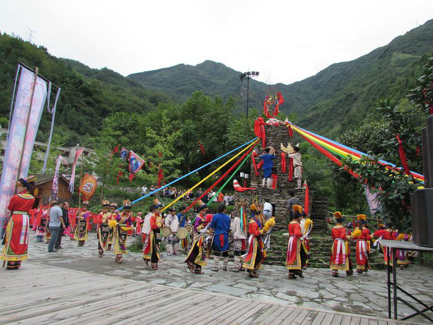 擂鼓镇猫儿石村,羌乡第一寨"吉娜羌寨"