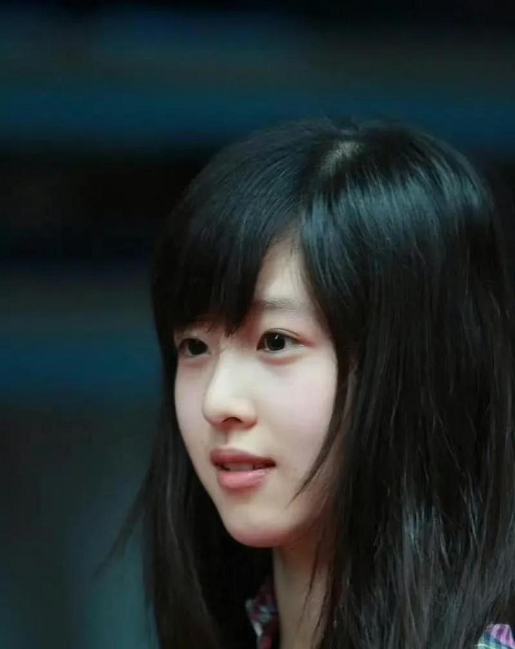 陈都灵在左耳演小耳朵的时候还很青涩稚嫩