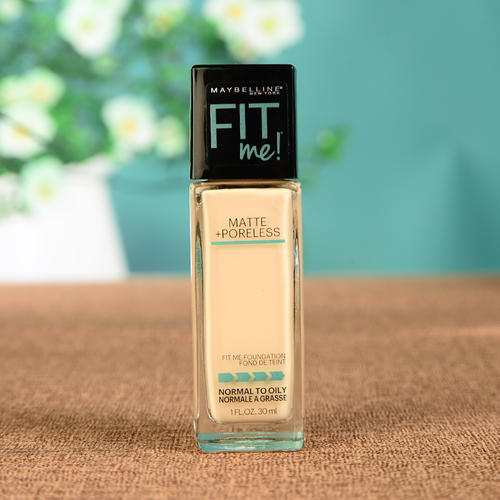 美宝莲fitme粉底液:修饰肤色,遮盖瑕疵无压力,妆属你的肌肤色