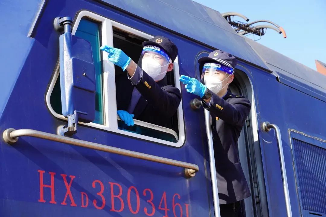 沈阳局:千名机车乘务员连续7天不下车!全力确保干线畅通