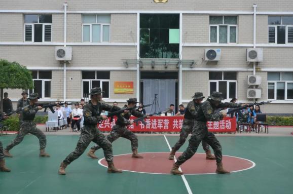 书香军营||定兴县图书馆走进武警定兴中队开展"书香进军营 共筑强军梦