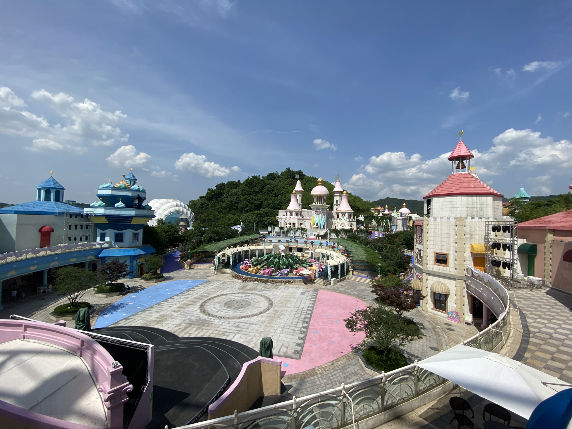 世界最大的hellokitty主题公园,游客都是女孩子,就在浙江安吉