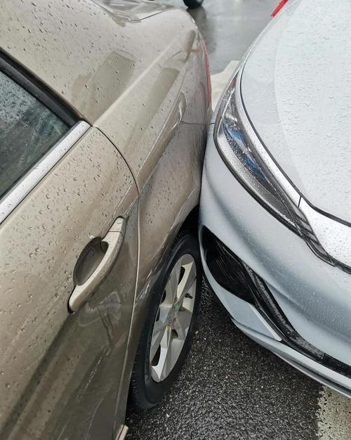 轻微刮擦,车内乘客能察觉到吗?