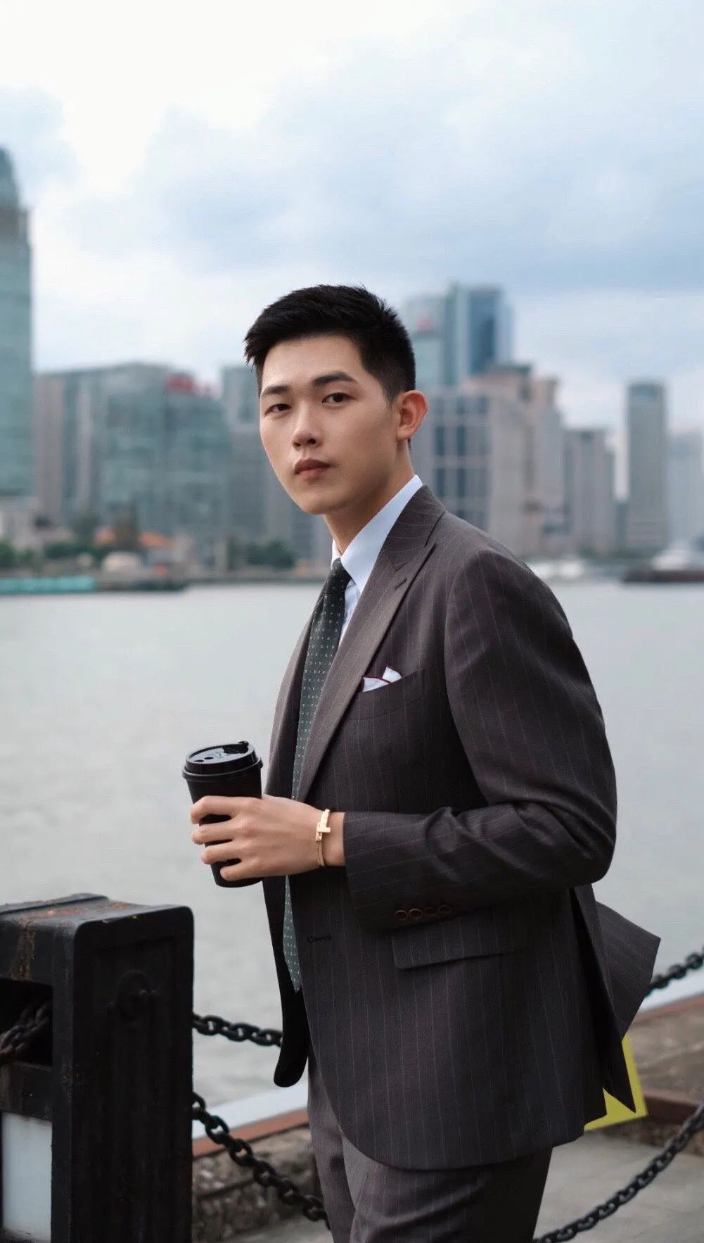 白净斯文男生穿正装,原来可以这么帅帅帅!