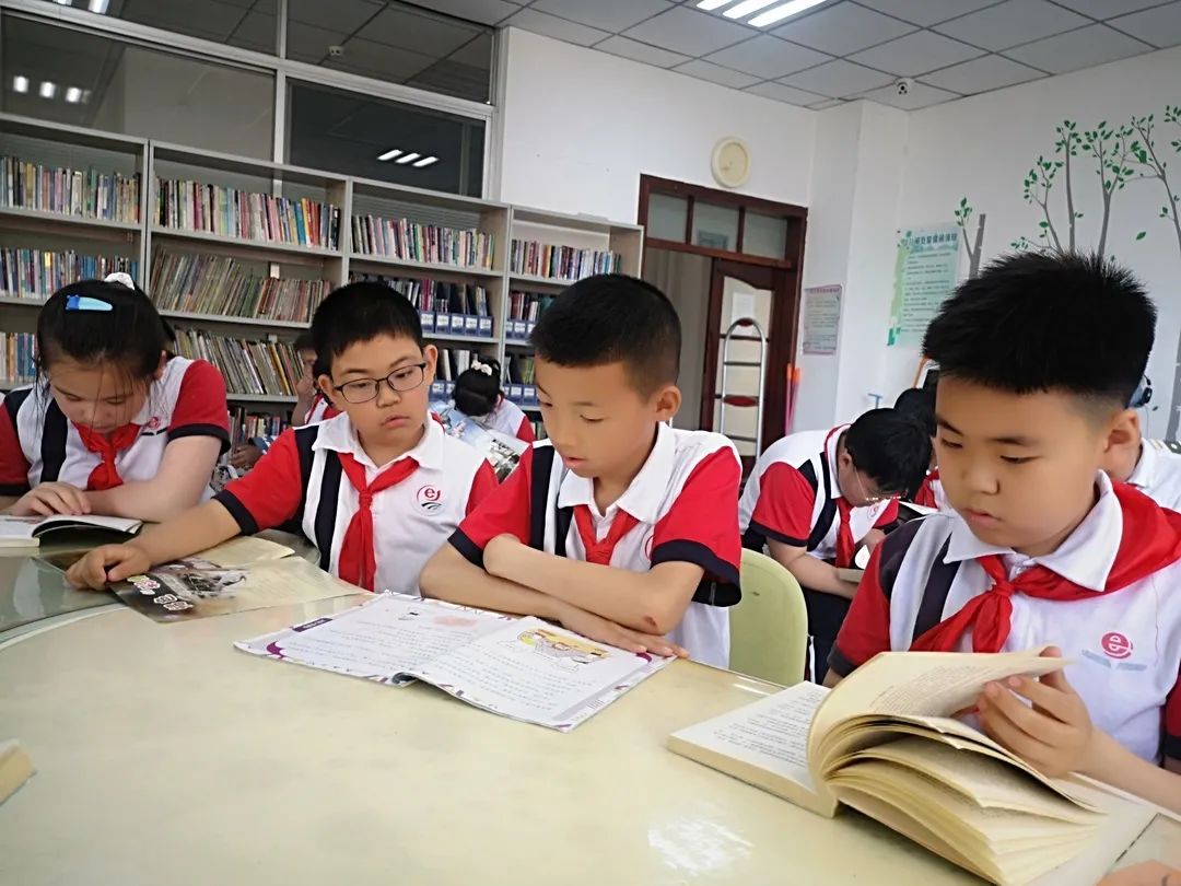 白山市图书馆携手市外国语学校开展多元化沉浸式研学阅读活动