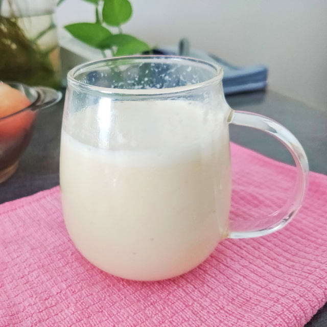 by 筠旸jy 原料:纯牛奶,香蕉,芒果,白开水. 做法步骤
