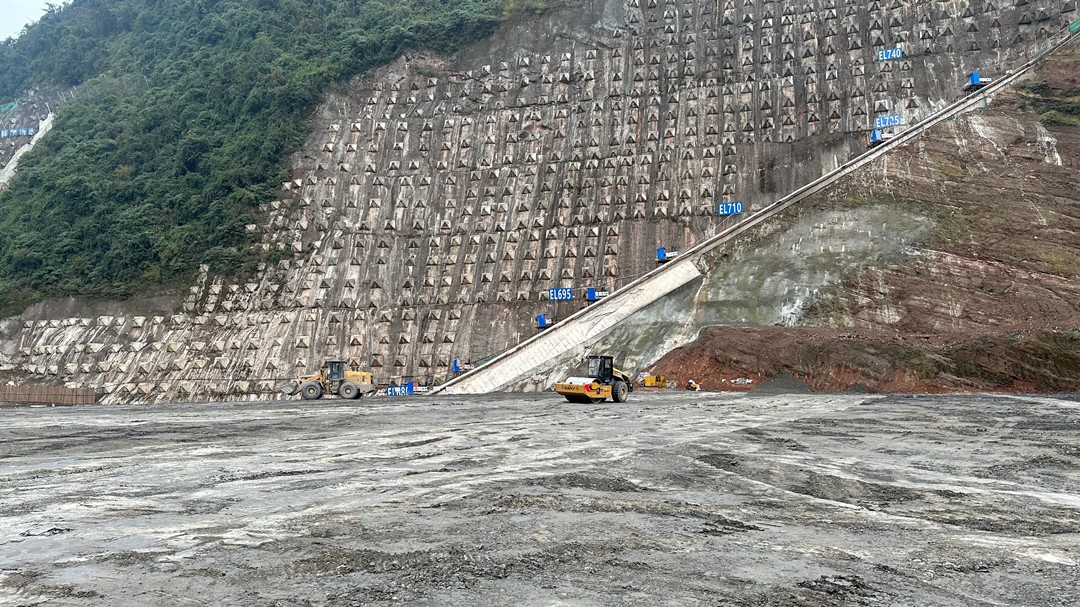 李家岩水库提前完成大坝填筑年度目标