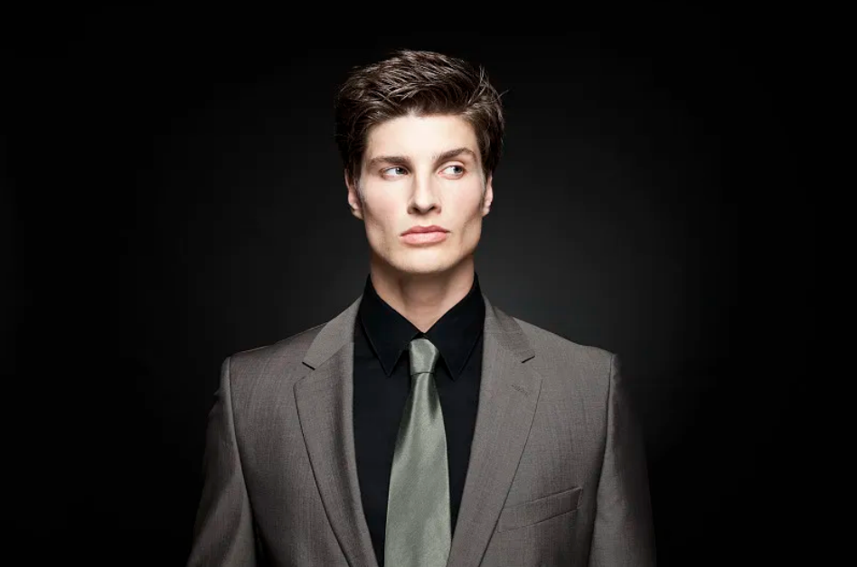 绽放自信魅力,职场男士发型攻略大揭秘!