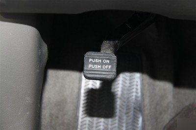 驻车制动是脚刹,怎么用