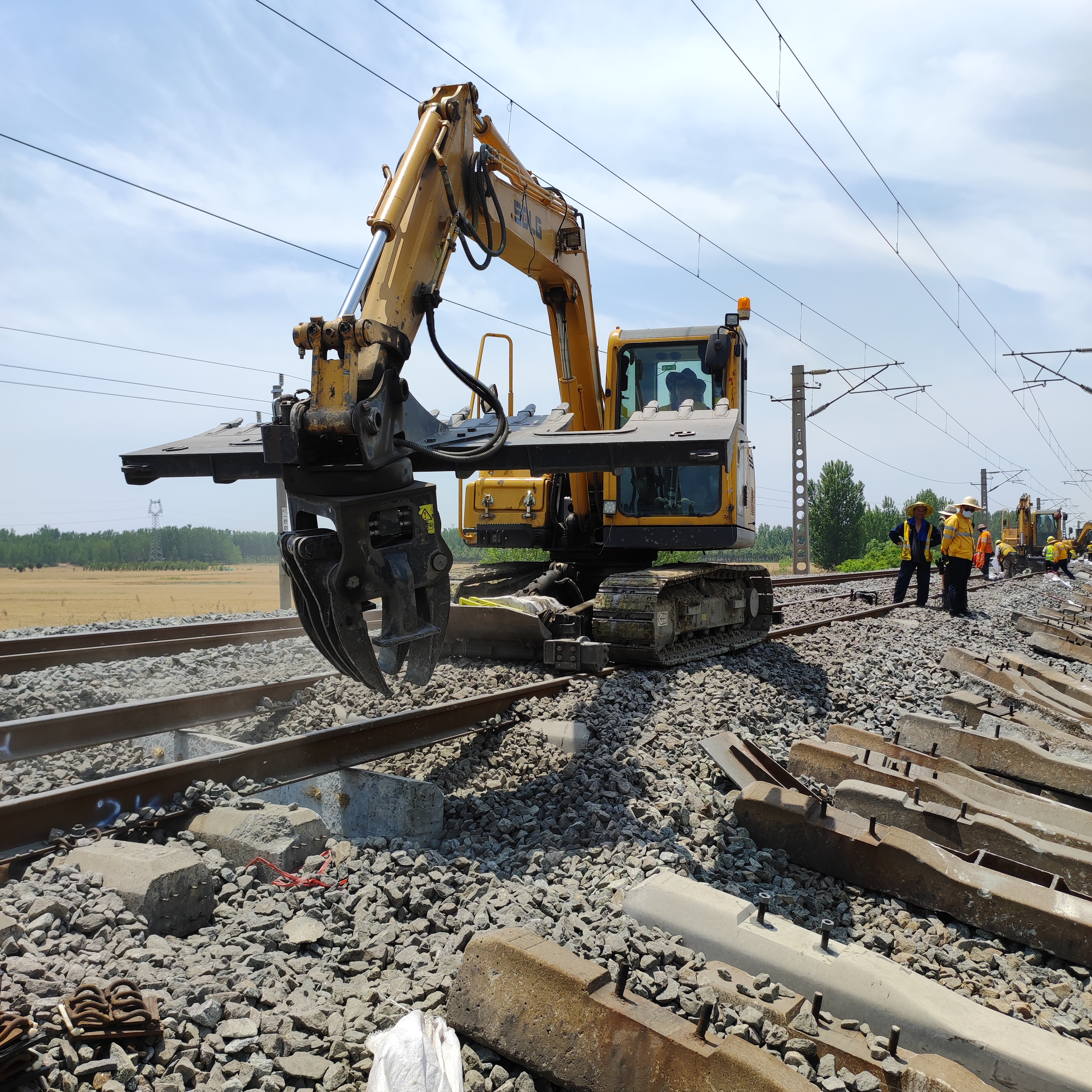铁路换枕施工作业设备 山东铁推液压换枕机 施工就是那么简单