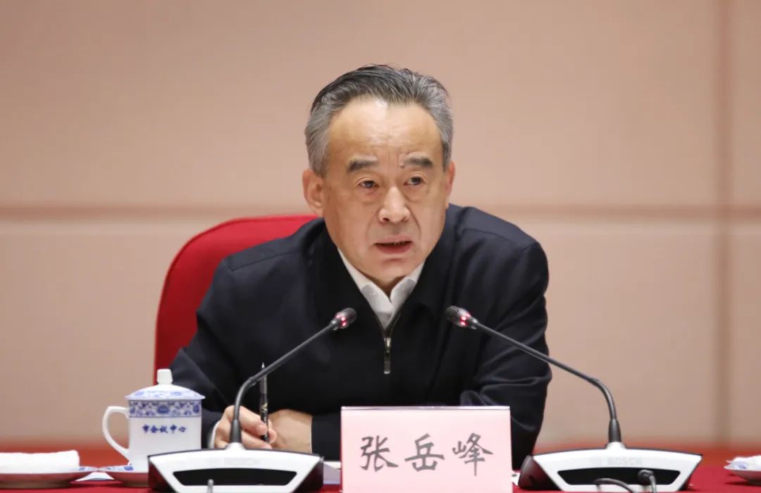 张岳峰主持召开市疫情防控应急综合指挥部会商会议