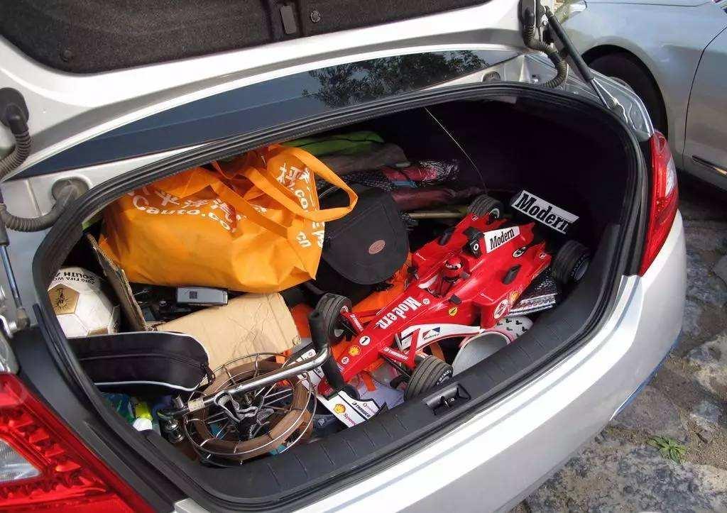 汽车后备箱关闭不严的原因分析