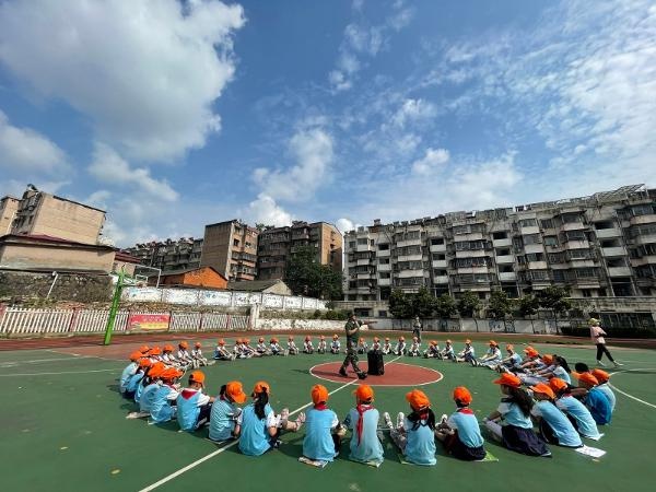 中兴小学开展学生心理健康趣味拓展活动