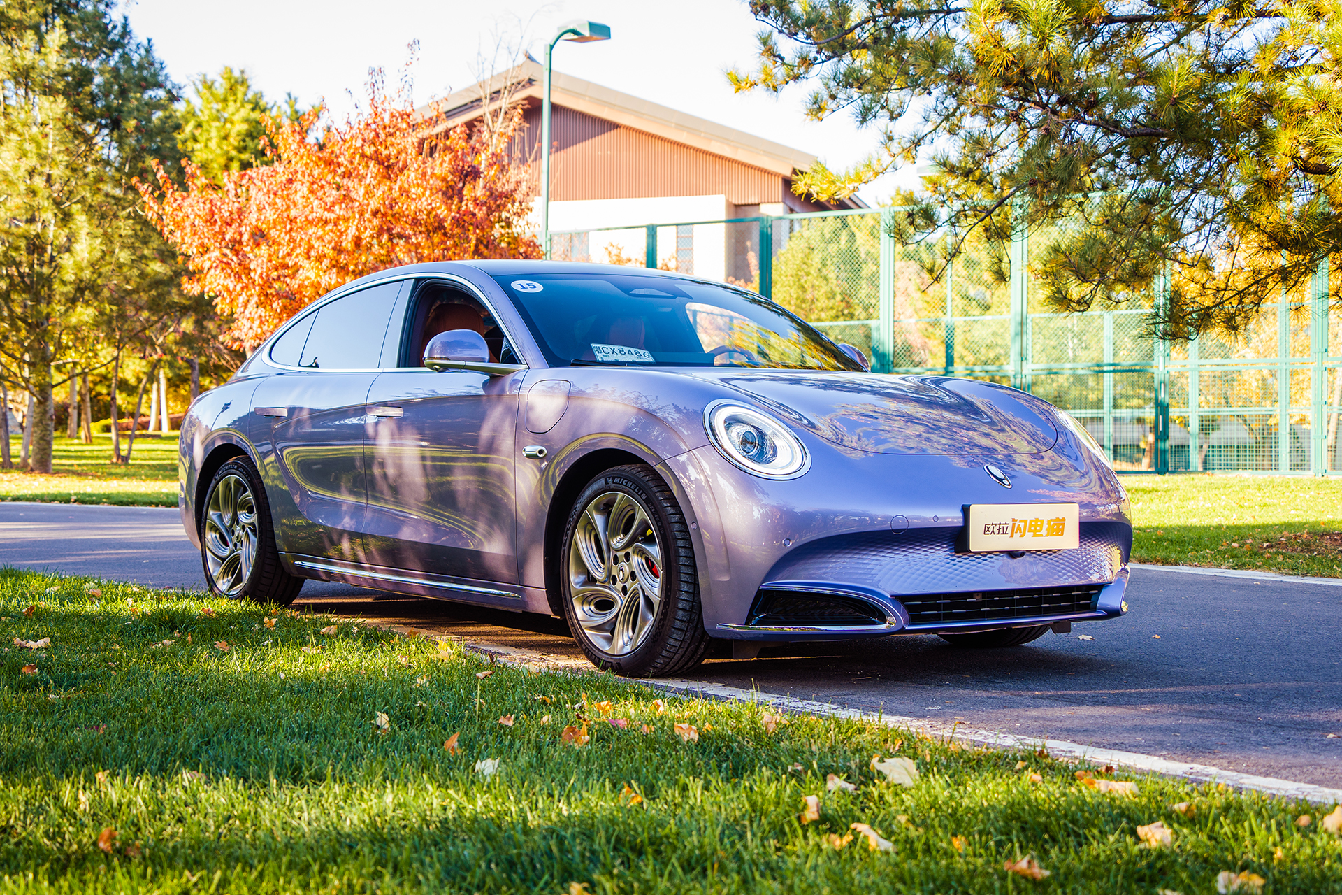 欧拉闪电猫 纯电轿跑 智能四驱 不止为女性 男士也喜爱