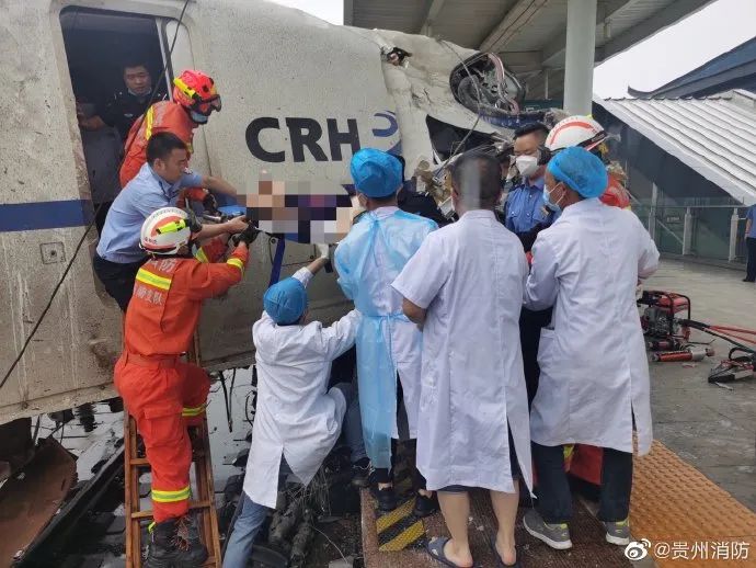 动车脱线已致1死8伤!殉职司机曾在5秒内紧急制动