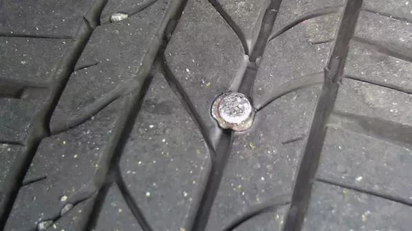 胎肩扎了钉到底要不要换胎?