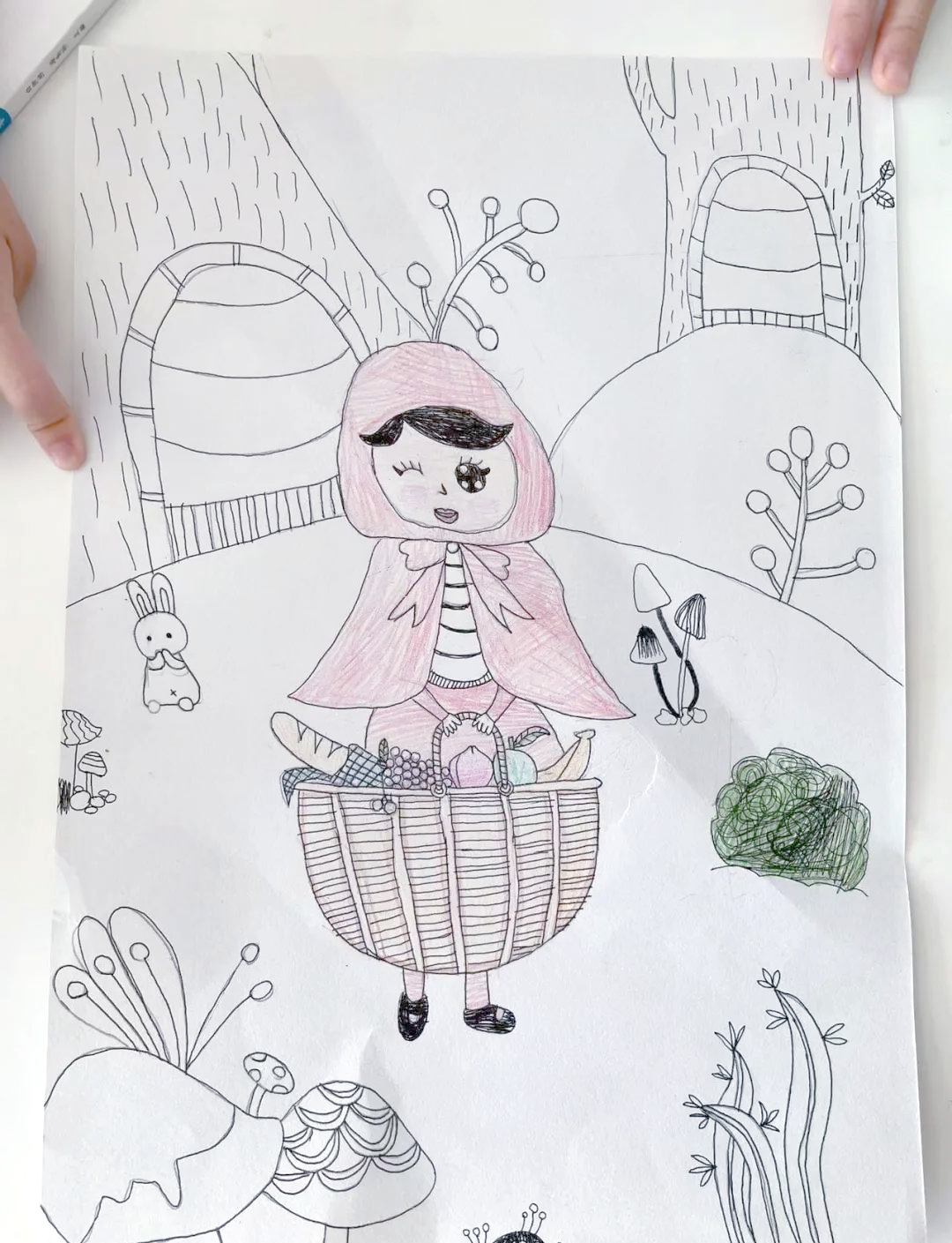 细致描绘《小红帽》:彩铅画的创作与完善指南