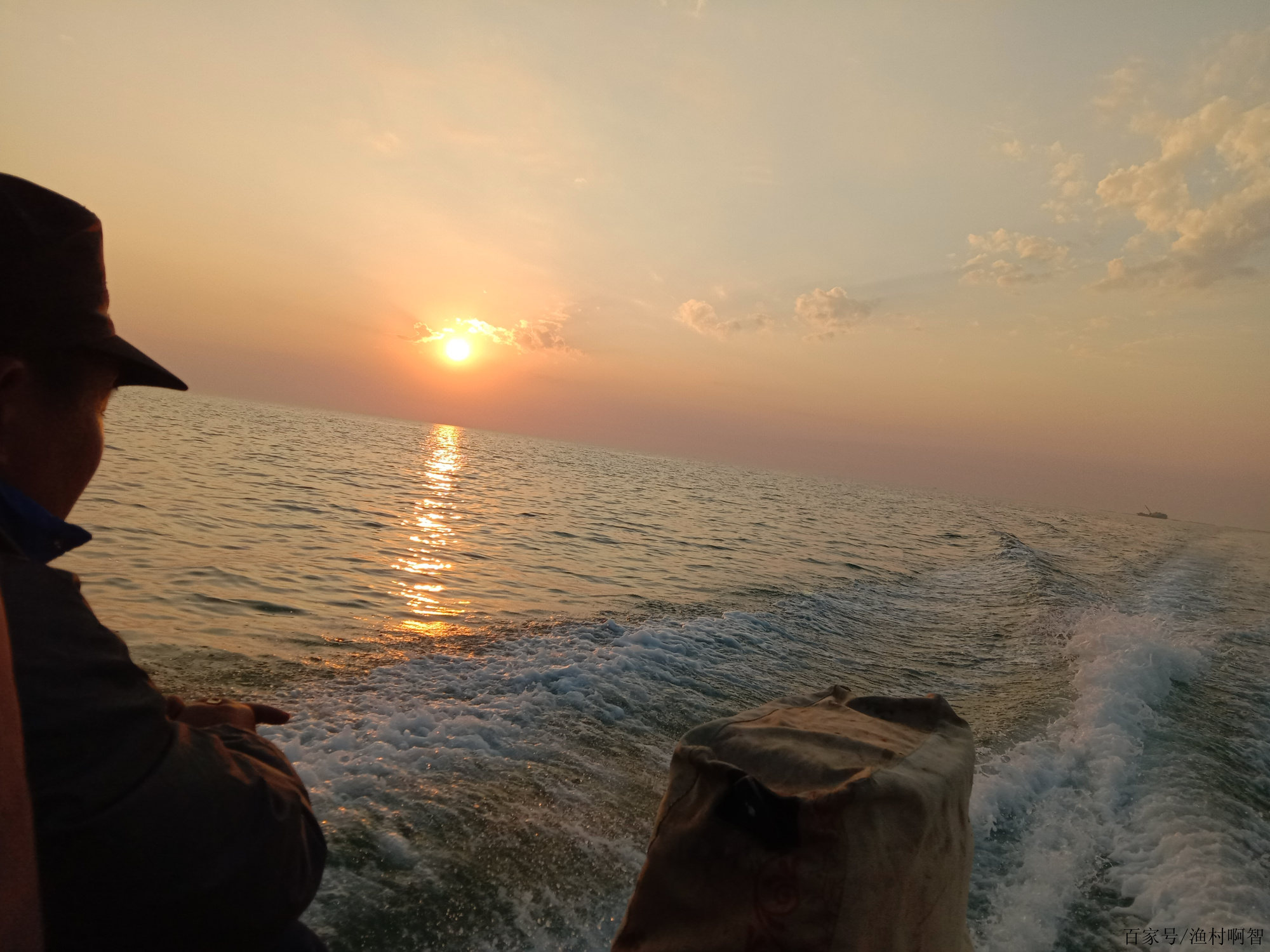 海釣有多大魅力?湛江釣魚人自白,仙境中垂釣,探秘深海的密碼