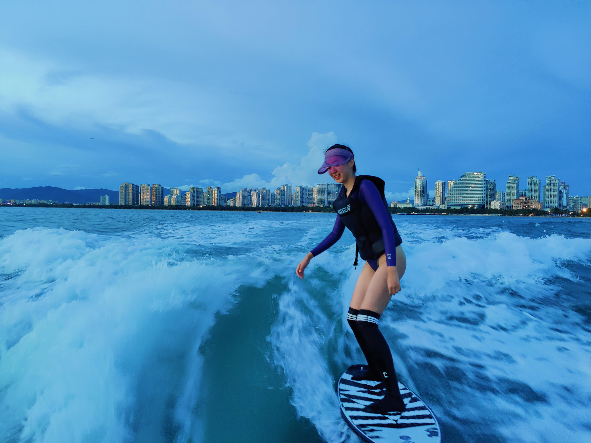 尾波冲浪的浪是怎么来的?造浪艇的秘密!