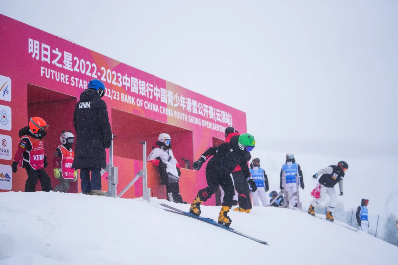 引领中国滑雪火下去—专访国际雪联理事郑良程