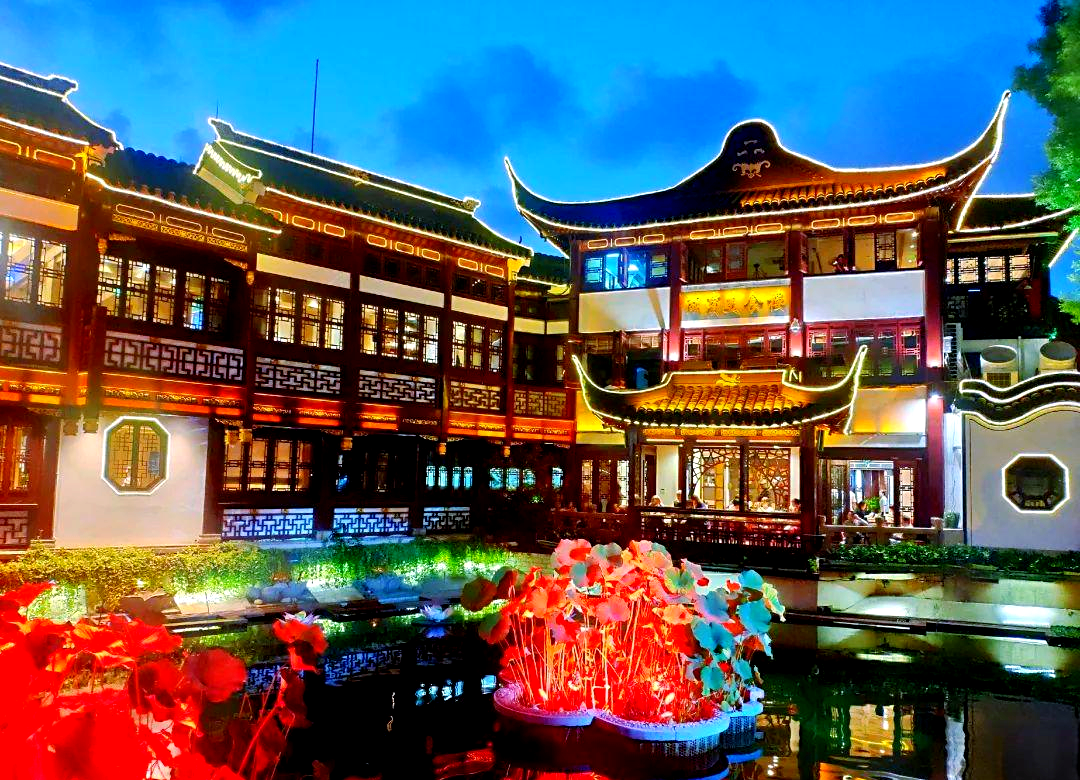 豪华视觉与传统文化碰撞:豫园夜间经济体验