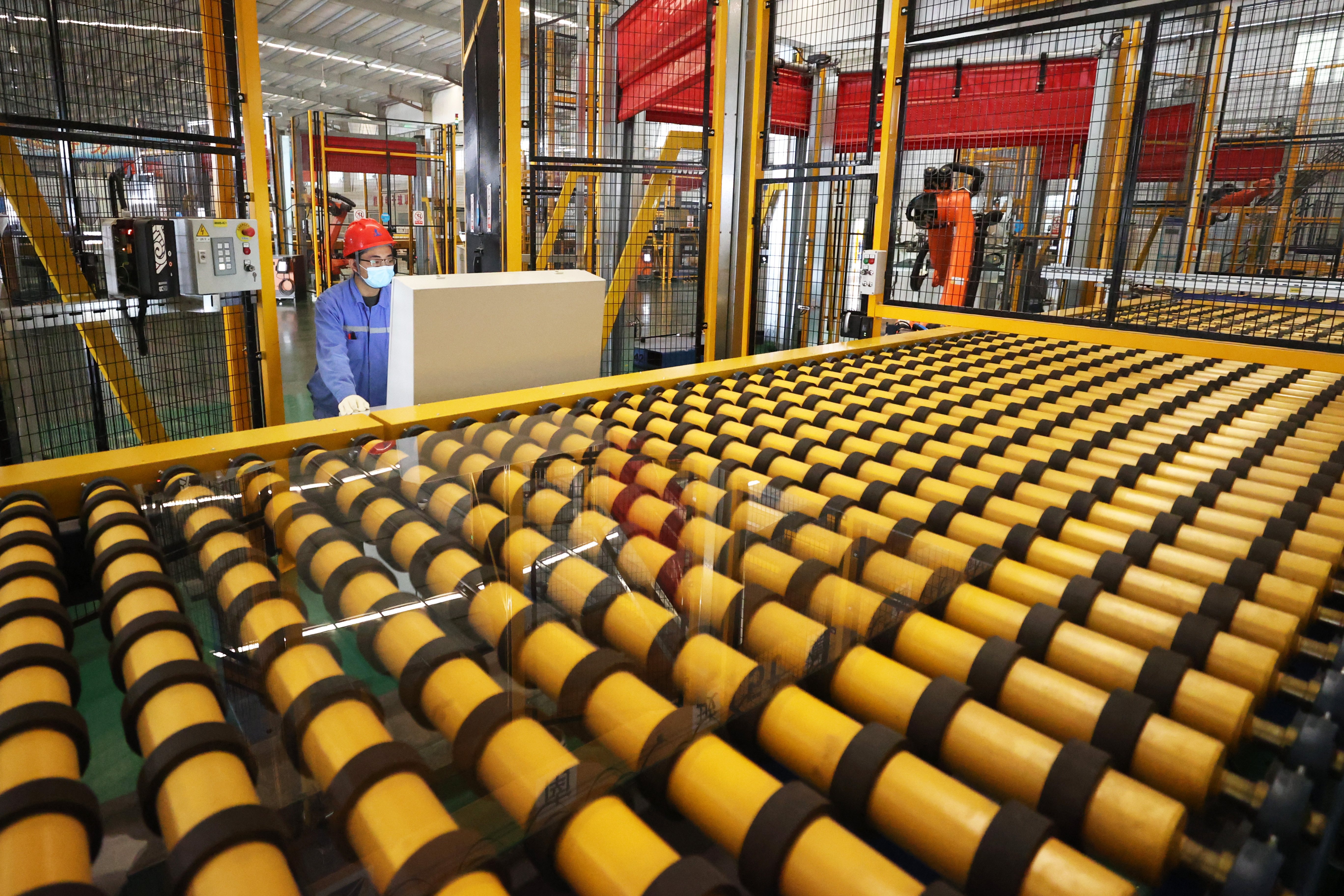 (经济)河北廊坊:超薄玻璃企业生产忙