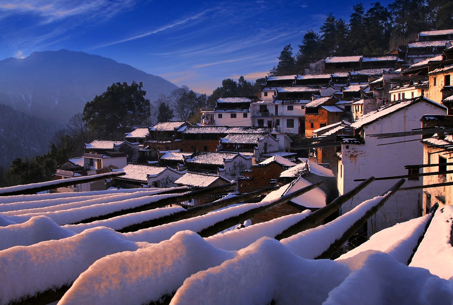 大雪纷飞的图片实景图片