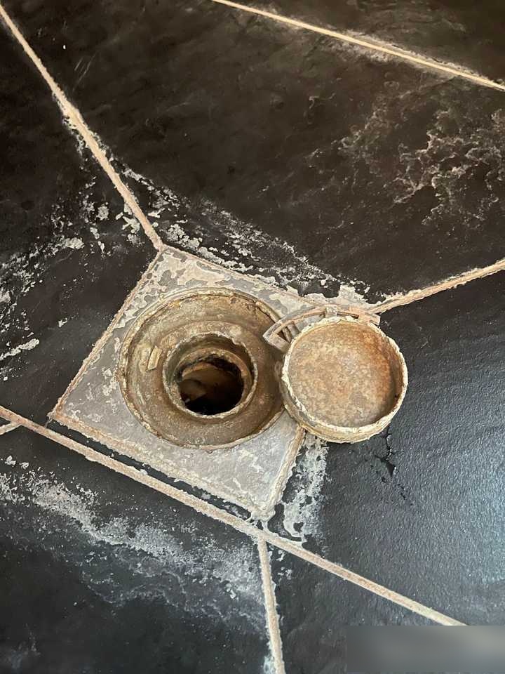 卫生间地漏芯掉进下水道了怎么办?