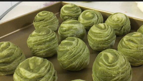 教你做抹茶绿豆酥,层层酥到掉渣渣,内馅绵软香甜,都说不够吃