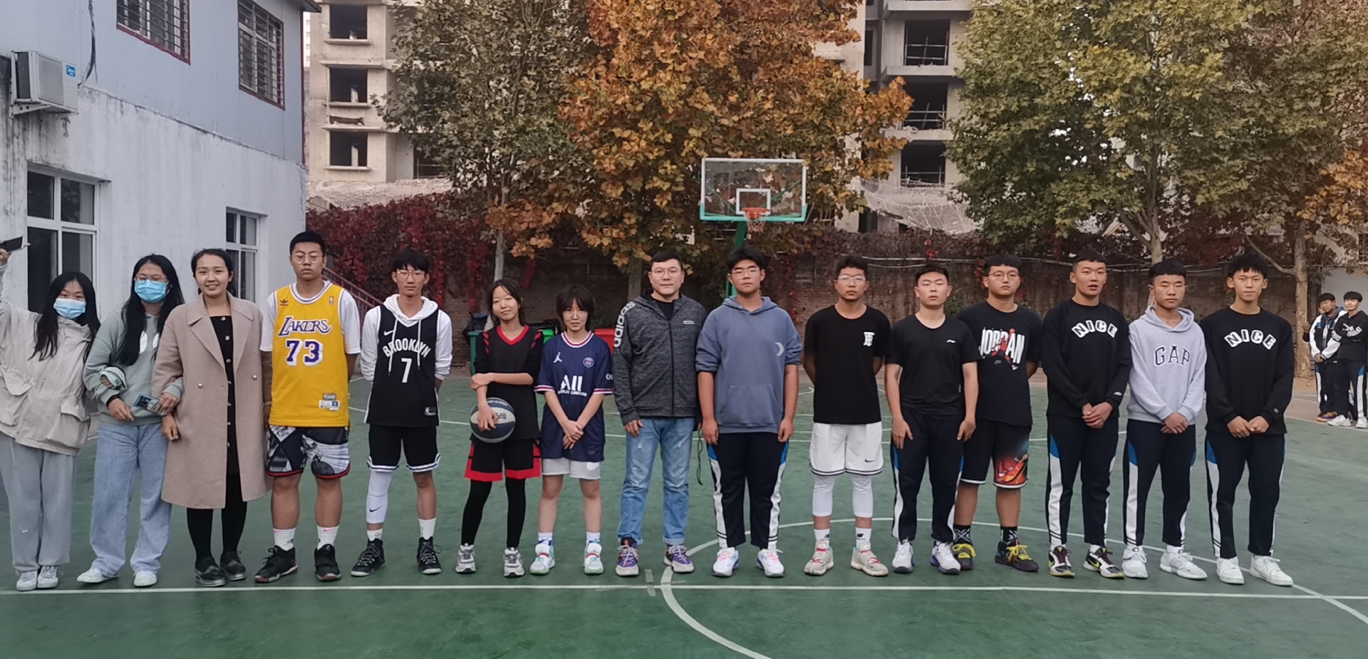 保定七中高一年级热血青春"篮"不住 放飞梦想"球"精彩