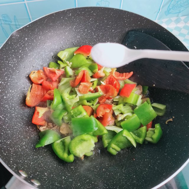 青红椒炒肉,家常小炒,鲜香入味