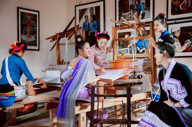 腾冲五合傣族织锦灿若云霞