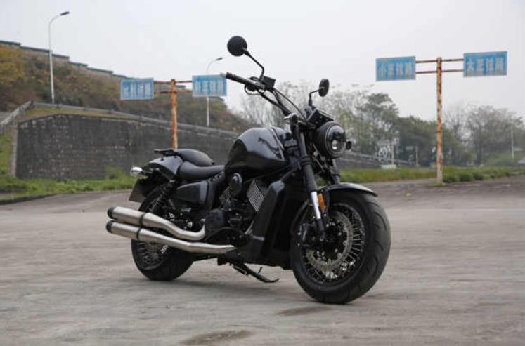 重庆摩疆巡航车,900cc排量马力57匹,28l油箱,还配无钥匙启动