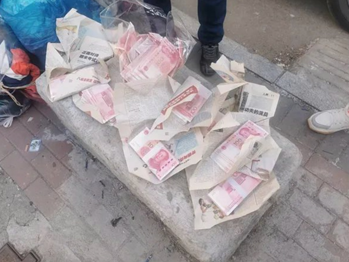 女子做噩梦后扔掉家中11万现金:患有抑郁症,梦到家中留有钱财会带来