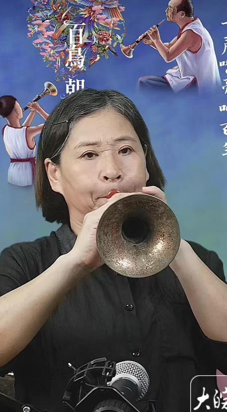 白天种地晚上吹唢呐安徽农村大姐周海艳直播三个月"吹"来50万粉丝