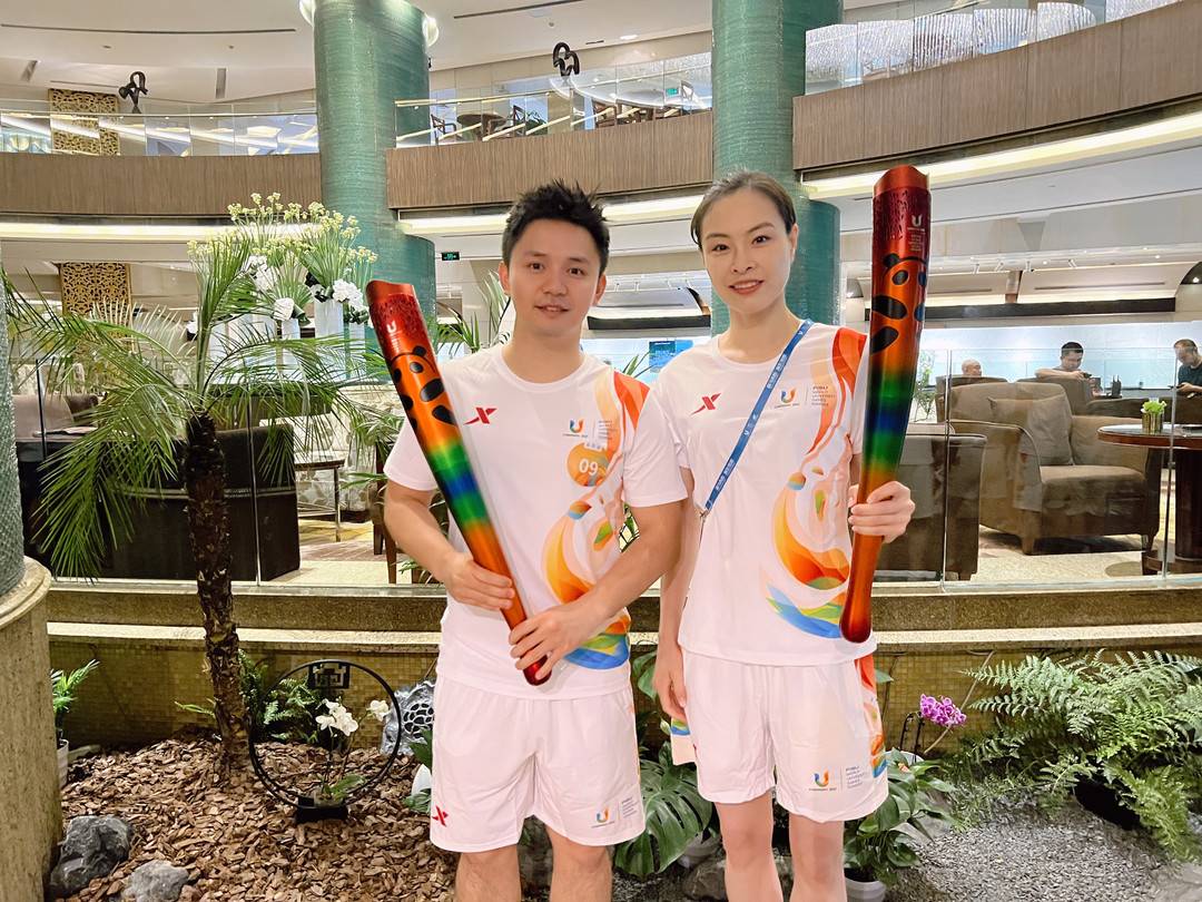 专访第9棒火炬手邱波:传递青春活力 大运健儿在成都比出最好的自己