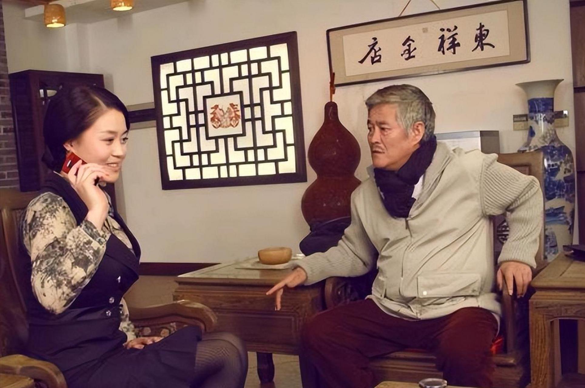 演员关婷娜:被赵本山捧红后,绯闻不断,如今40岁单身成父母心病.
