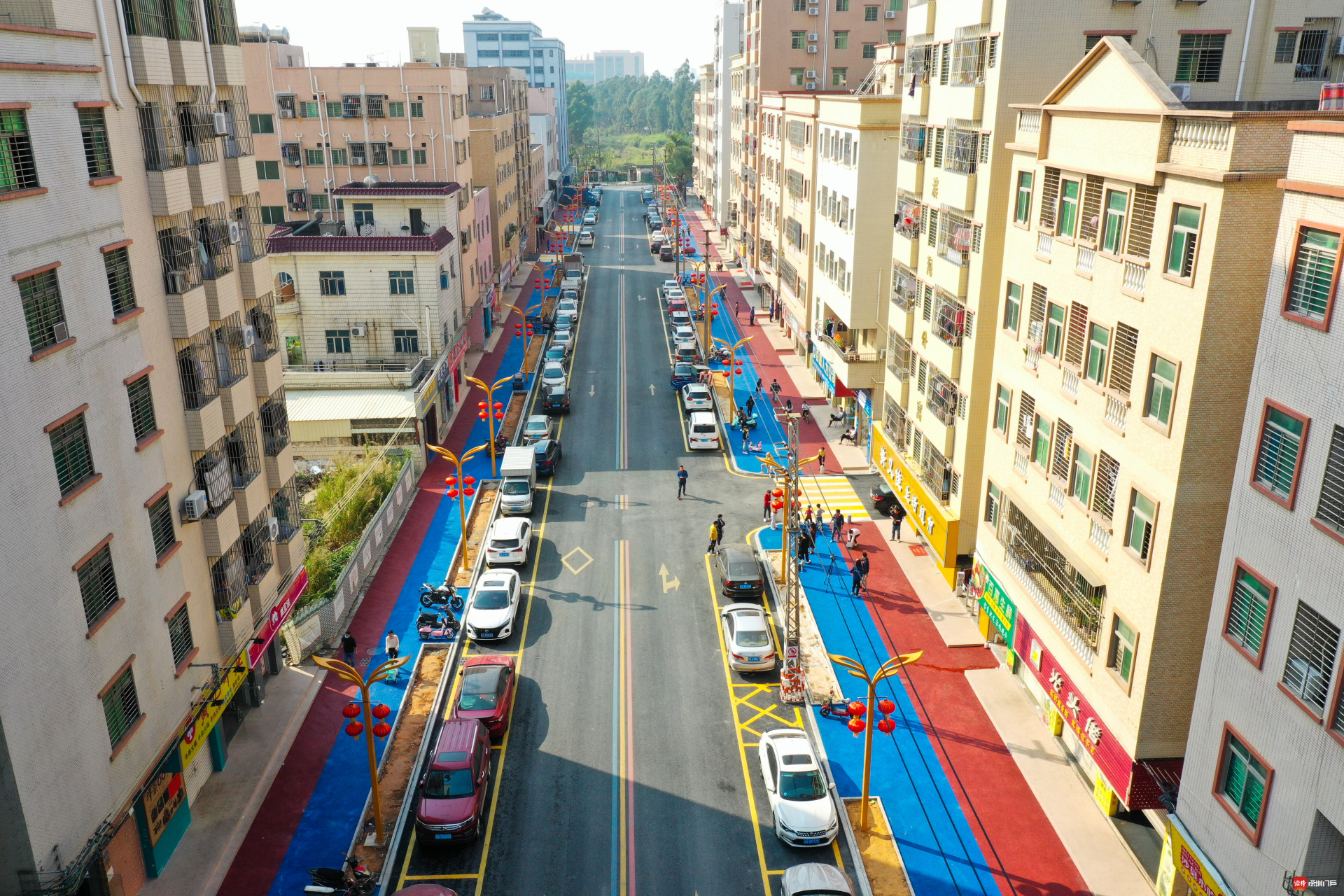 路遇彩虹!东莞市长安镇社区现首条彩色路