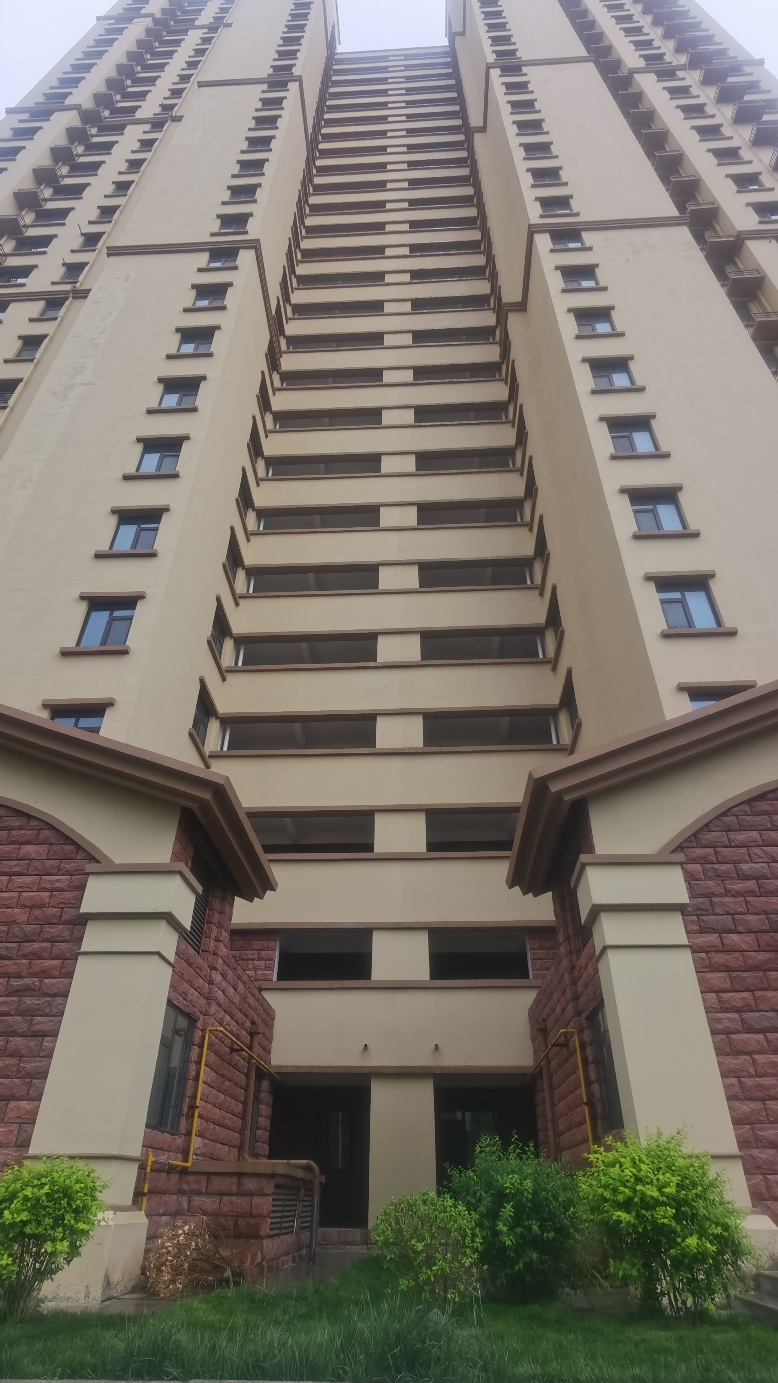 衡水世纪名郡小区:连廊没有门 业主挺闹心