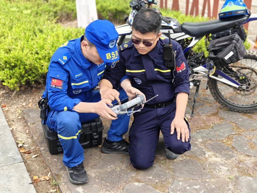 上海蓝天救援队圆满完成"2025上海斯巴达勇士儿童赛"保障任务