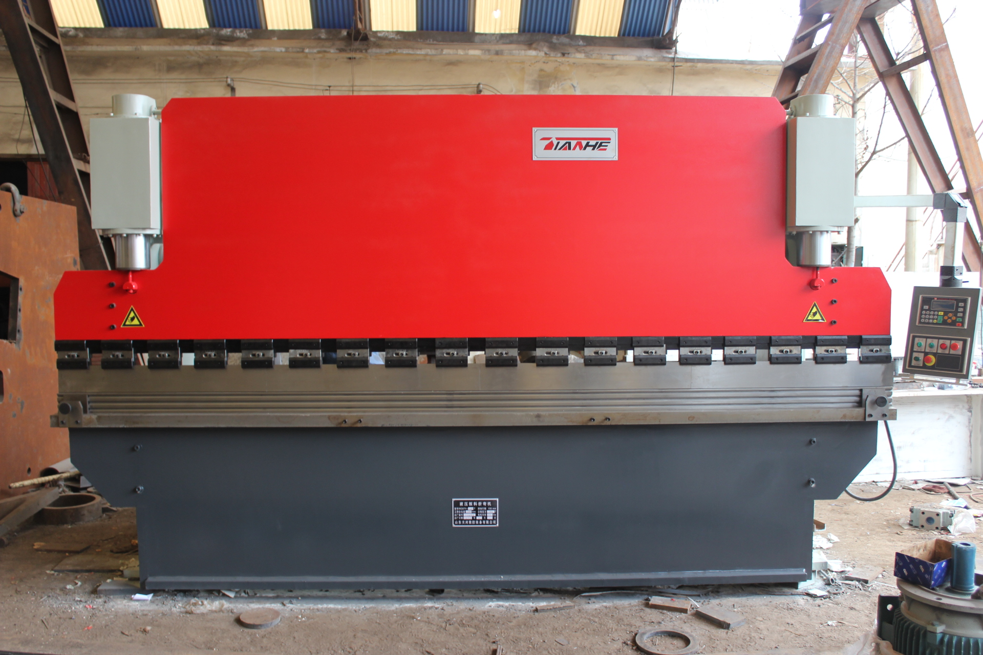 液压折弯机(100吨160吨200吨金属板材折弯机)