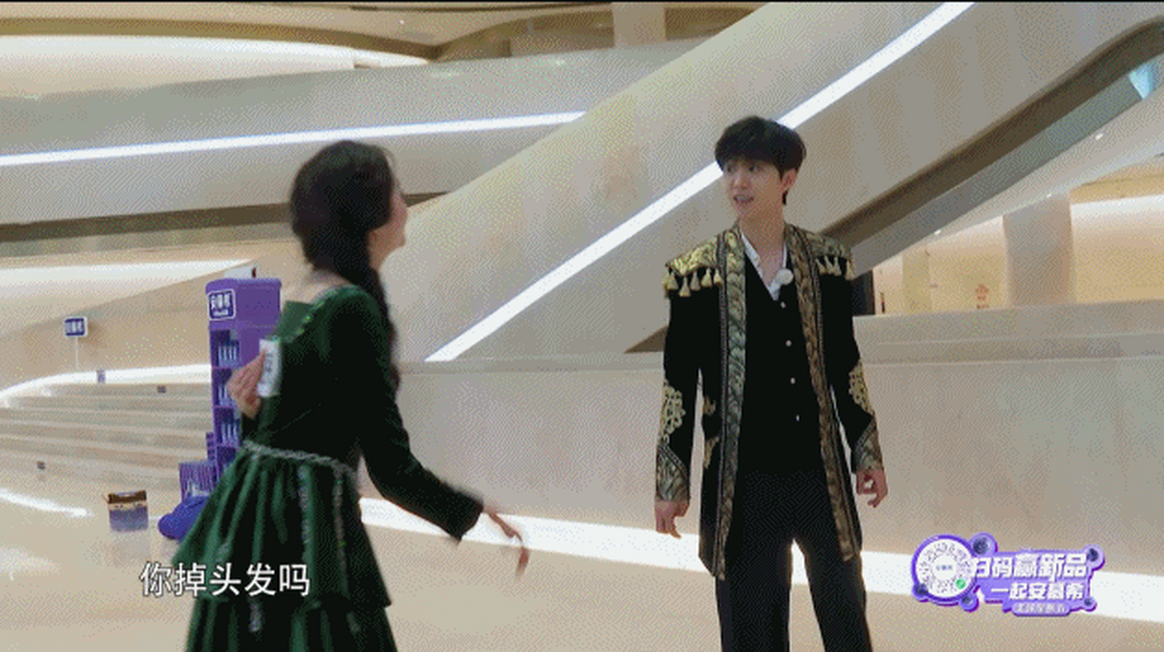 最新一期跑男,快被关晓彤追着范丞丞薅头发笑死了[泪奔][泪奔][泪奔]