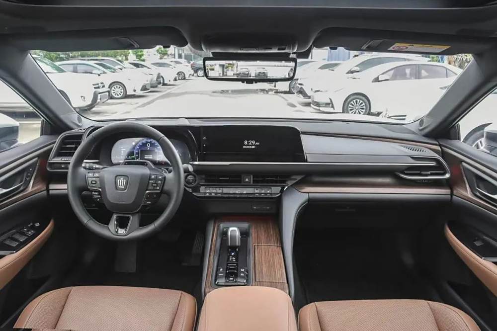 行政旗舰不到30万!体验第16代丰田皇冠sedan