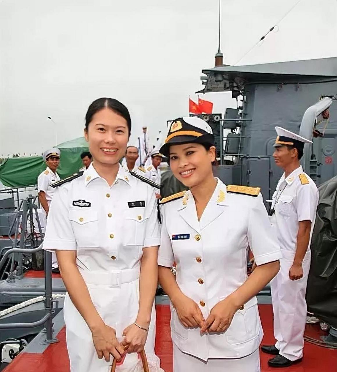 越南海军女兵,这军装完全是仿中国版.